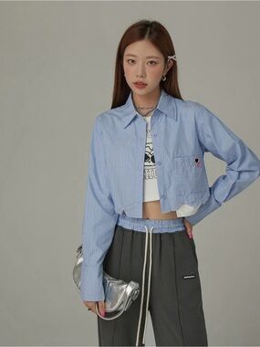 CHUU Cropped Blue Striped Button-Up Shirt